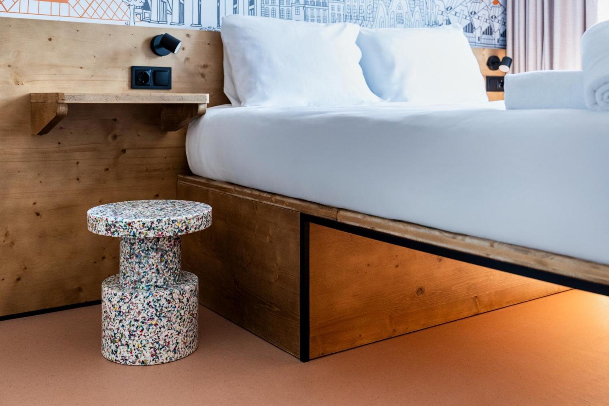 Easyhotel La Sagrera 2*