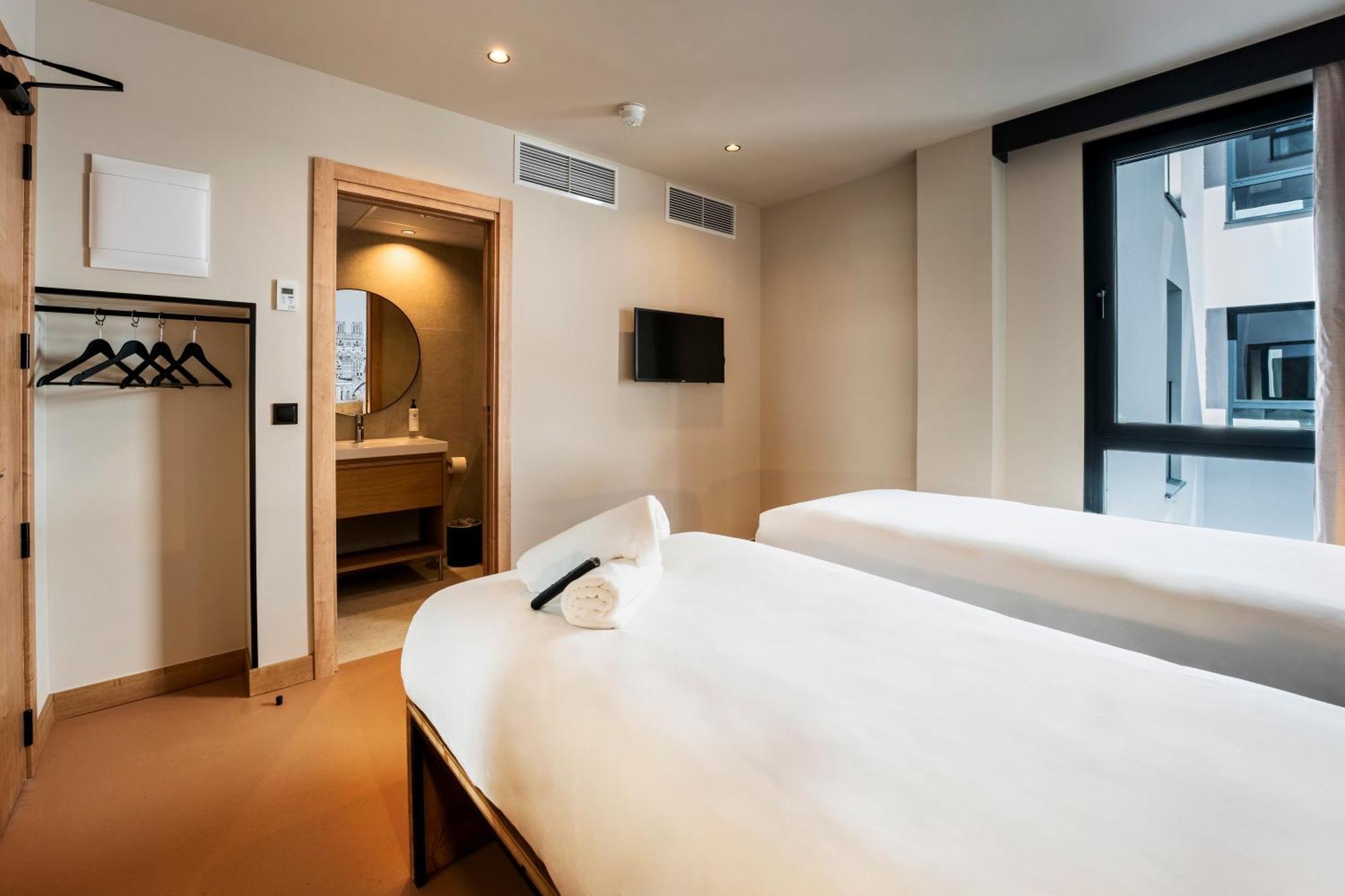 Easyhotel La Sagrera Hotel 2*